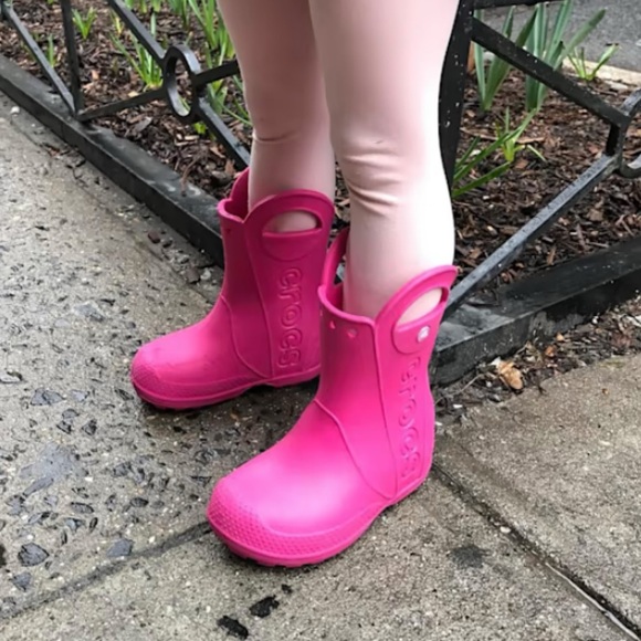 Crocs Handle It Rain Boots in candy pink - Picture 9 of 10
